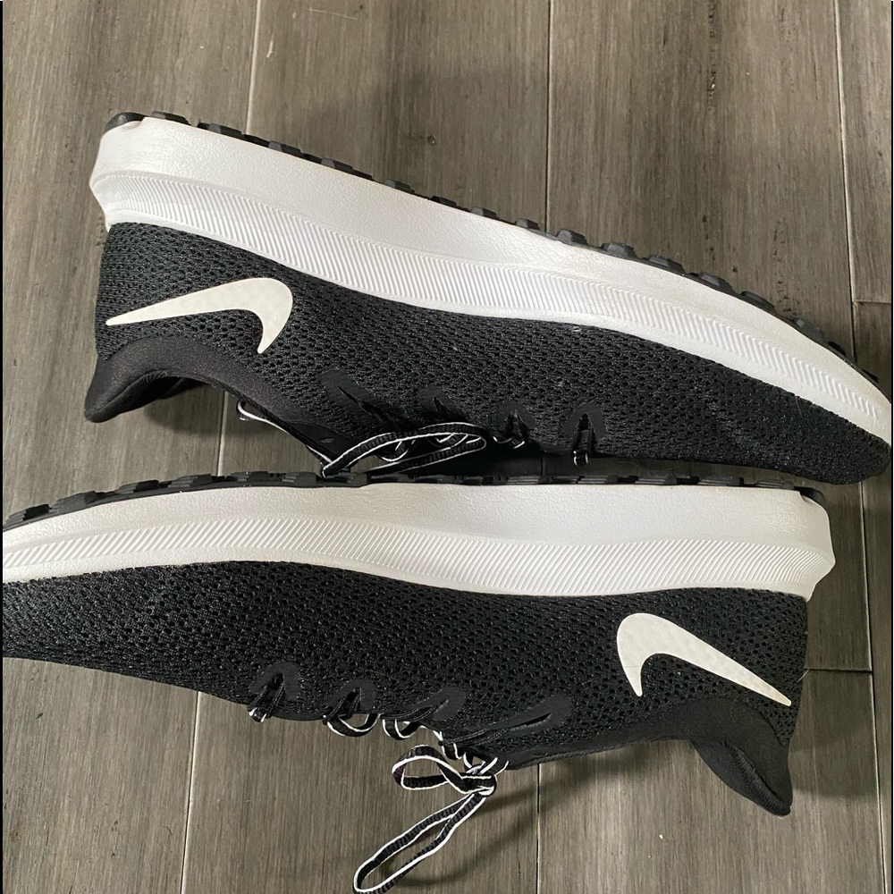 Men’s size 9 NIKE Running sneaker